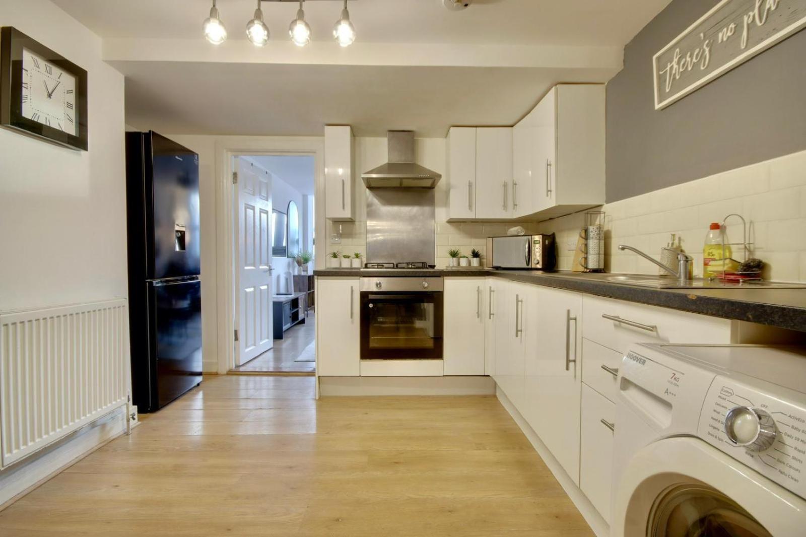 Southsea Getaway Apartment With Pool Table And Hot Tub 朴次茅斯 外观 照片