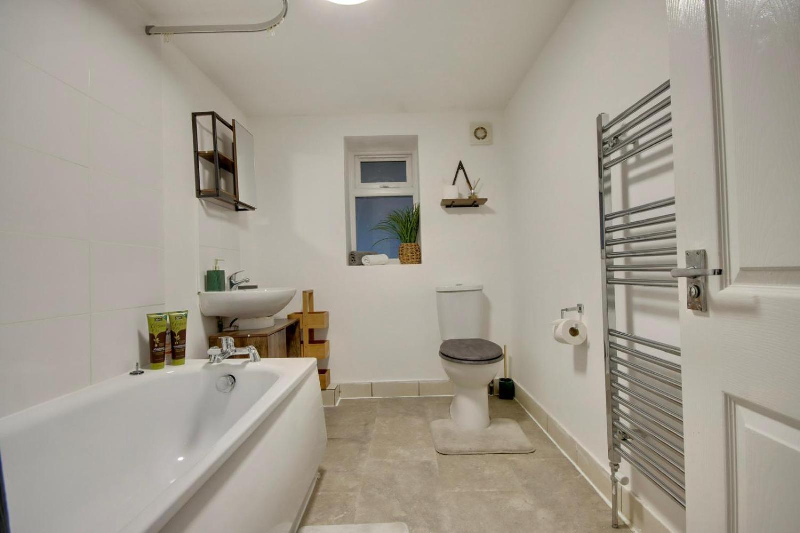 Southsea Getaway Apartment With Pool Table And Hot Tub 朴次茅斯 外观 照片